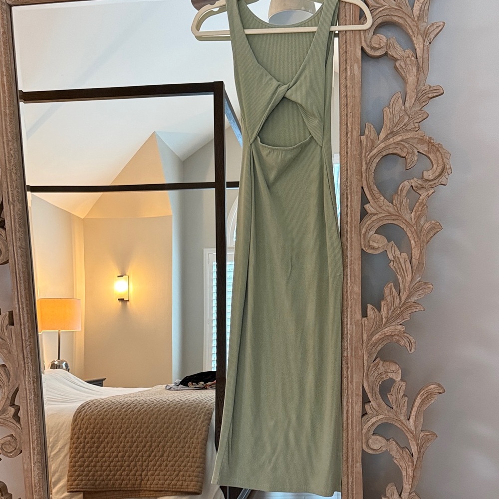 Elegant Green Sleeveless Dress